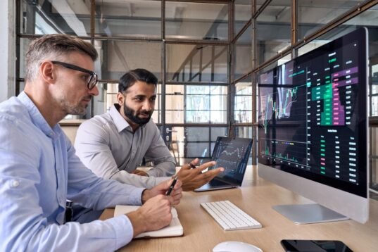 Two,Diverse,Crypto,Traders,Brokers,Stock,Exchange,Market,Investors,Discussing Two,Diverse,Crypto,Traders,Brokers,Stock,Exchange,Market,Investors,Discussing