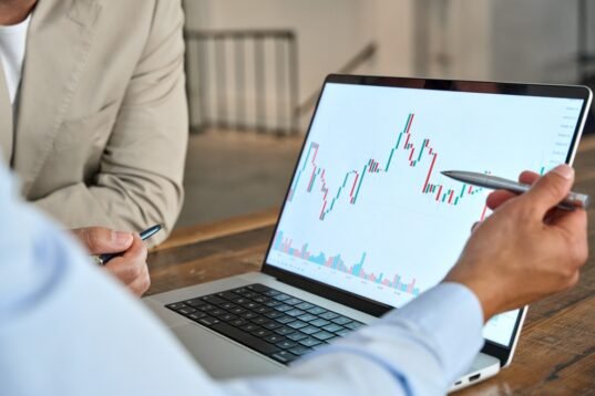 Financial,Advisor,Explaining,Invest,Stock,Market,Data,Consulting,Investor.,Two Financial,Advisor,Explaining,Invest,Stock,Market,Data,Consulting,Investor.,Two