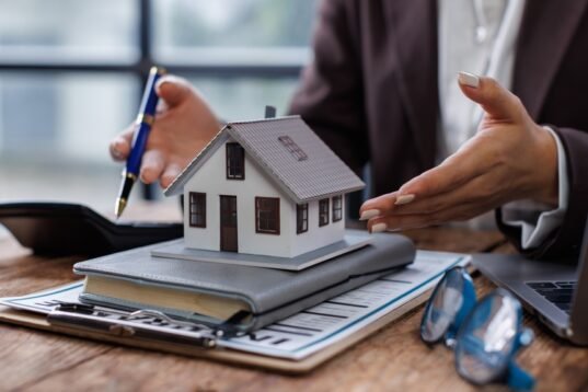 Business,Woman,Signing,Contract,Making,Deal,With,Real,Estate,Agent Business,Woman,Signing,Contract,Making,Deal,With,Real,Estate,Agent